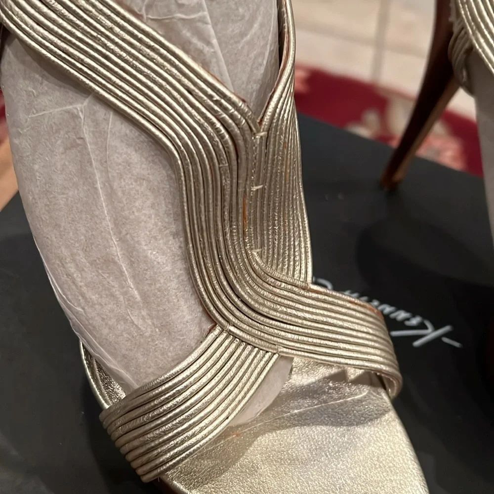 Pelle Moda Platform Sandals in Gold Cross Straps with Stacked Heel in Gold Sz 8